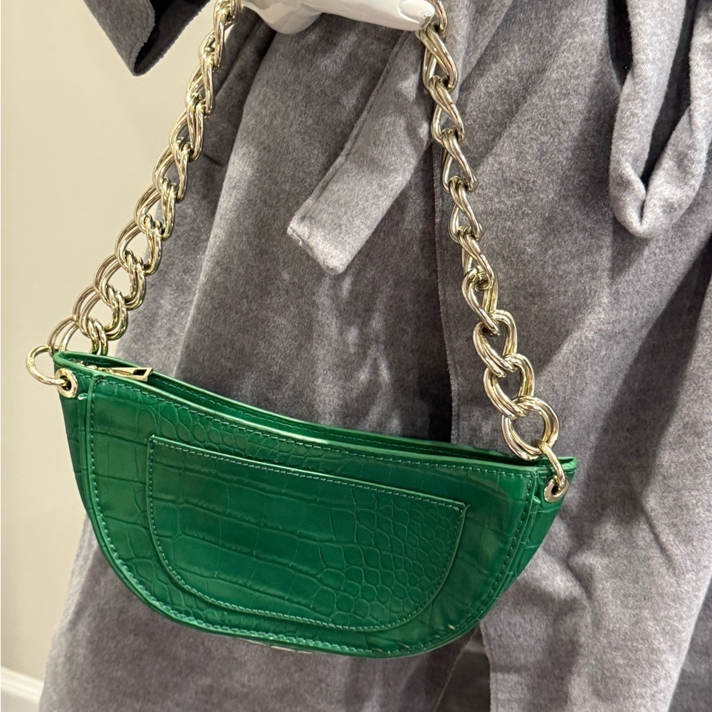 Green Faux Croc Leather Bag with Gold Link Strap
Zara
